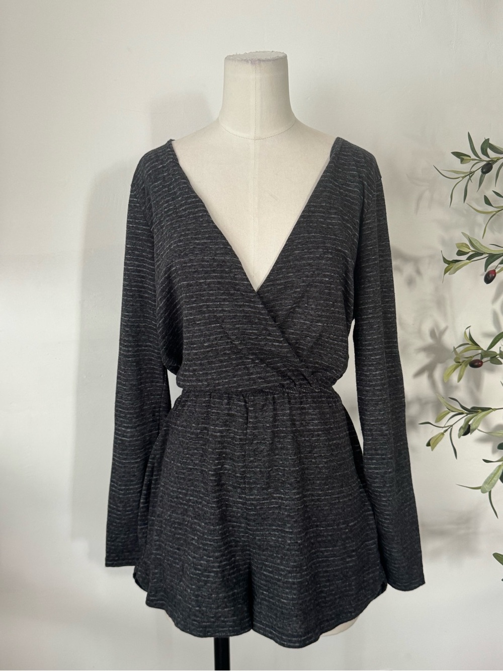 Billabong Women’s Medium Charcoal Gray Striped Wrap Front Romper Long Sleeve